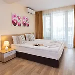 Flora Apartman
