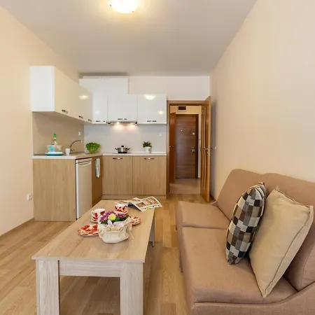 Flora Apartmán Burgas City