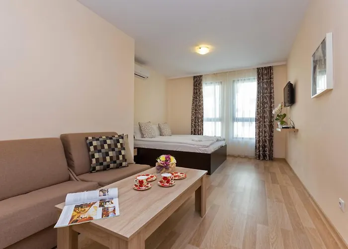 Flora アパート *