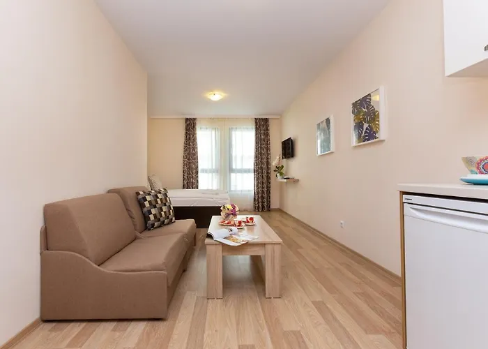 アパート Flora *