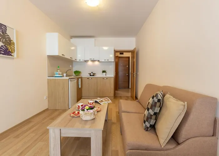 Flora アパート ブルガス