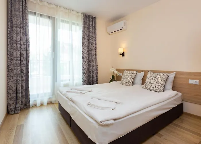 Flora アパート *